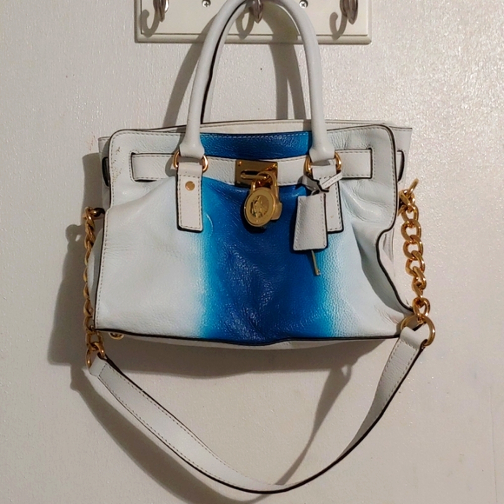 Michael Kors Hamilton white blue sprayed center. Med. pre-owned.